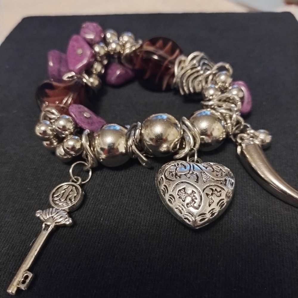 Set of 4 Vintage Chunky Bracelets - Picture 8 of 11